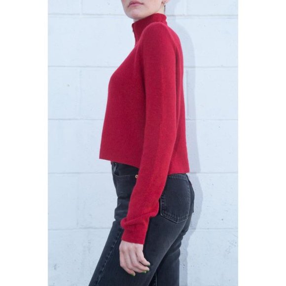 Brandy Melville Casey Sweater - Picture 2 of 9